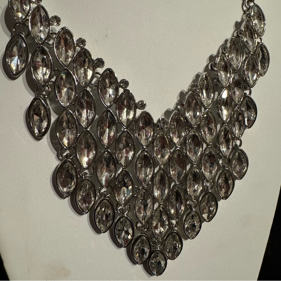 Stunning Bridal Jewelry Marquis Glass Rhinestone Bib Necklace - Picture 4 of 5